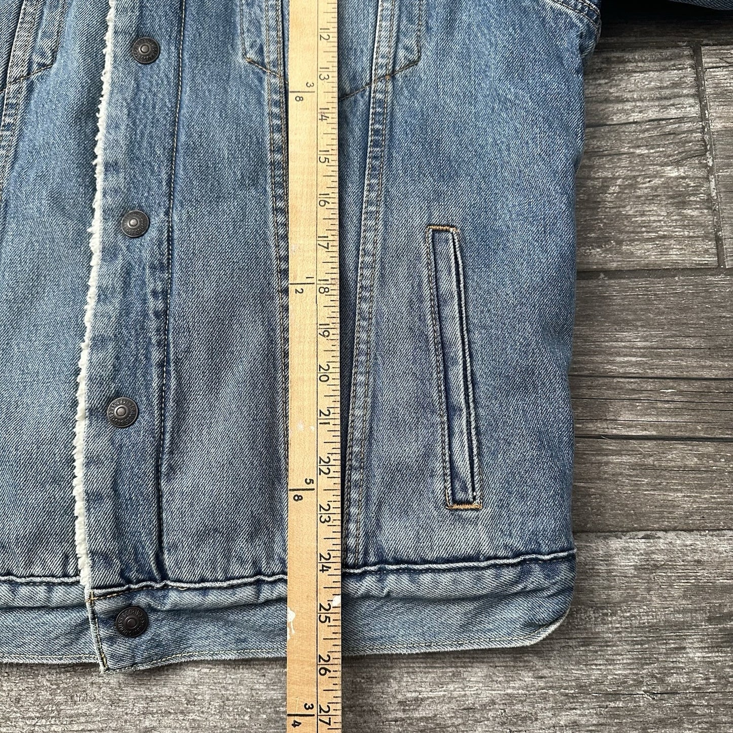 LEVIS LIGHT BLUE DENIM JEAN SHERPA JACKET BUTTON UP COAT SZ M DOUBLE POCKET