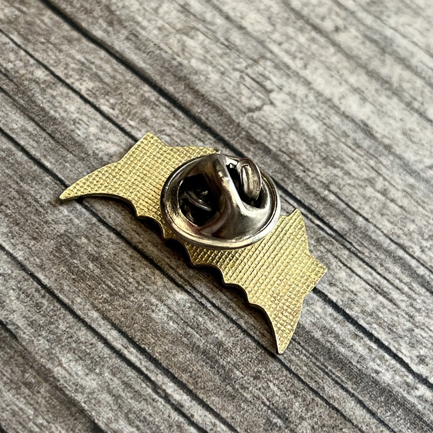VTG 80s BATMAN LOGO ENAMEL PIN TV CARTOON SUPERHERO PROMO BAT MAN Yesterday's Fits Clothing Fashion Vintage Streetwear Fashion Item