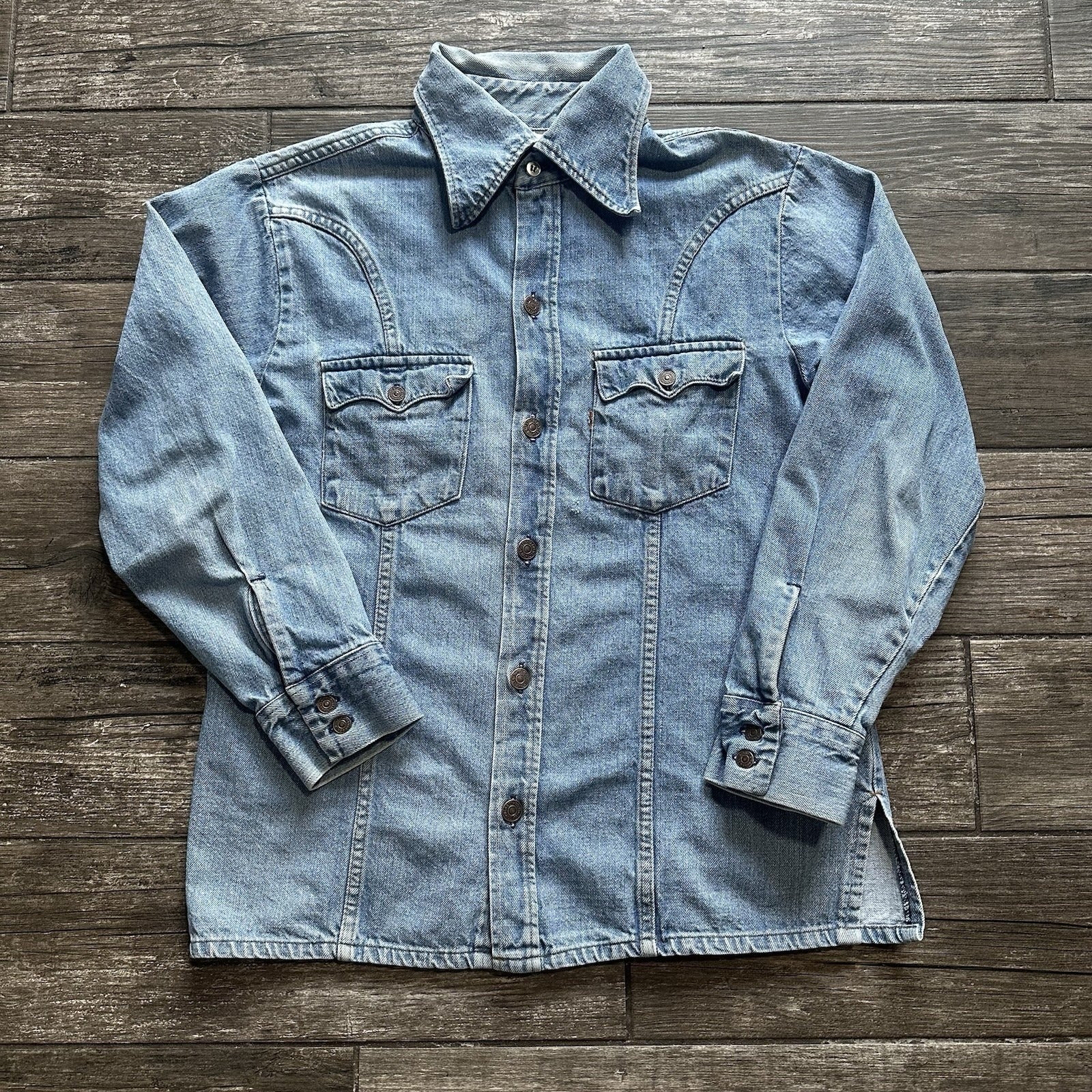 VTG 70s LEVIS BLUE DENIM JEAN BUTTON SHIRT L USA MADE ORANGE TAB CUT SAWTOOTH Yesterday's Fits Clothing Fashion Vintage Streetwear Fashion Item