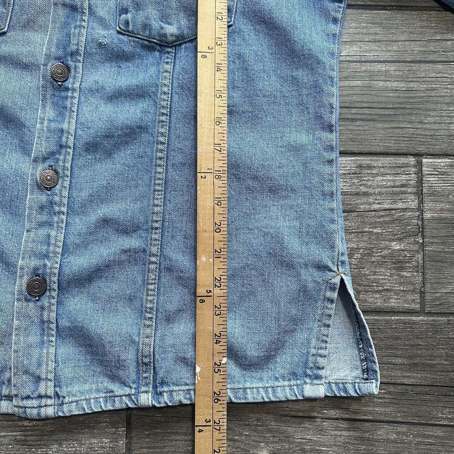 VTG 70s LEVIS BLUE DENIM JEAN BUTTON SHIRT L USA MADE ORANGE TAB CUT SAWTOOTH Yesterday's Fits Clothing Fashion Vintage Streetwear Fashion Item
