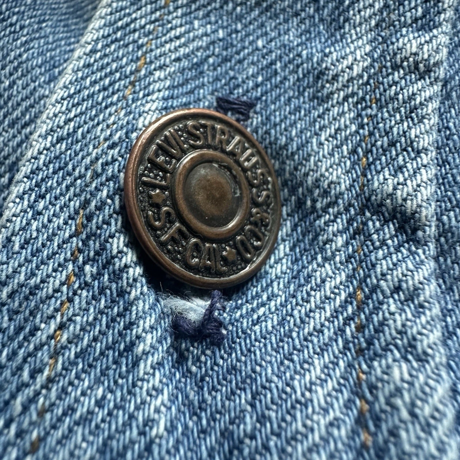 VTG 70s LEVIS BLUE DENIM JEAN BUTTON SHIRT L USA MADE ORANGE TAB CUT SAWTOOTH Yesterday's Fits Clothing Fashion Vintage Streetwear Fashion Item