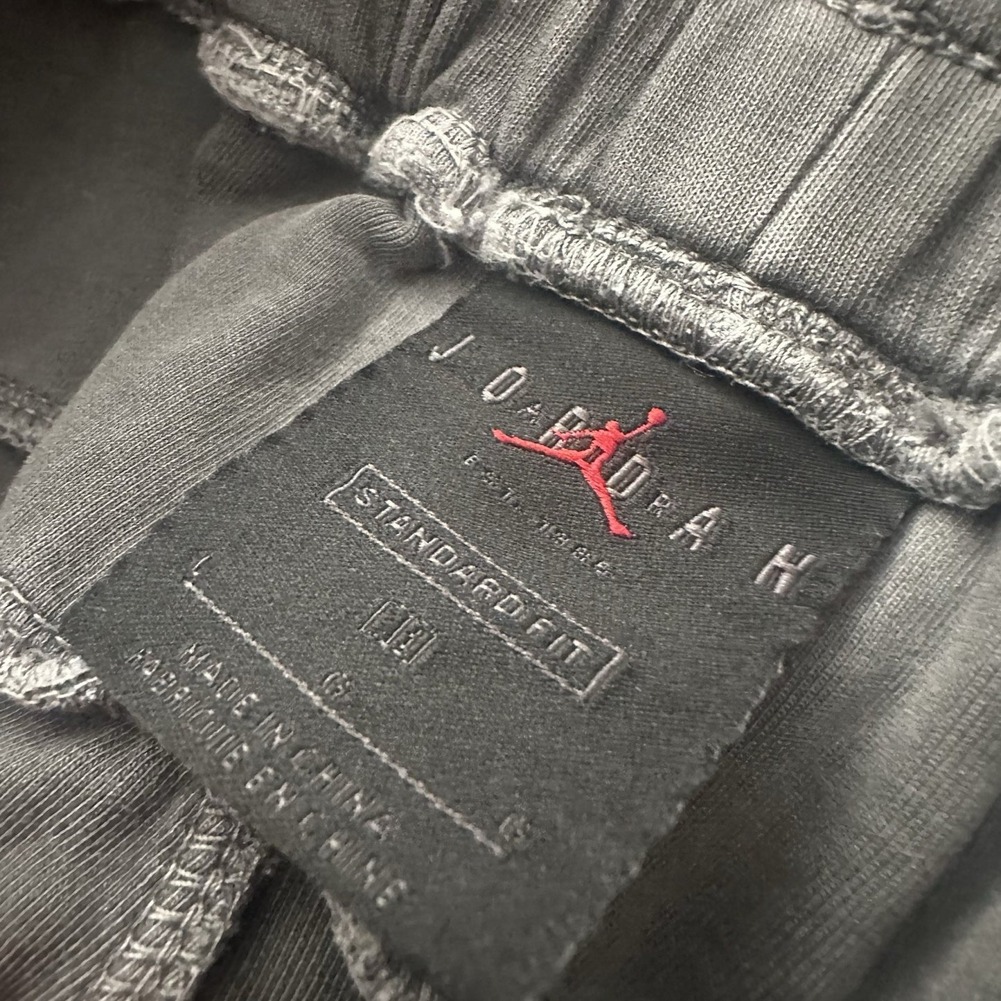 NIKE JORDAN ENGINEERED FLEECE GREY PANTS SWEATS SZ L CT2918-010 (J) Yesterday's Fits Clothing Fashion Vintage Streetwear Fashion Item