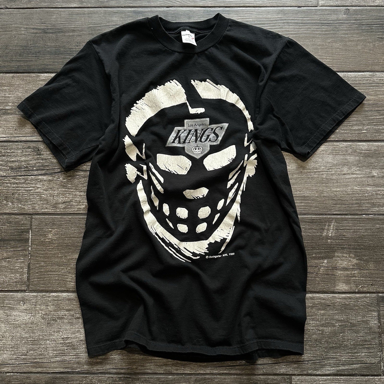 VTG 1990 LOS ANGELES KINGS BLACK FACE-MASK TEE T-SHIRT WHITE SWINGSTER NHL SZ L Yesterday's Fits Clothing Fashion Vintage Streetwear Fashion Item