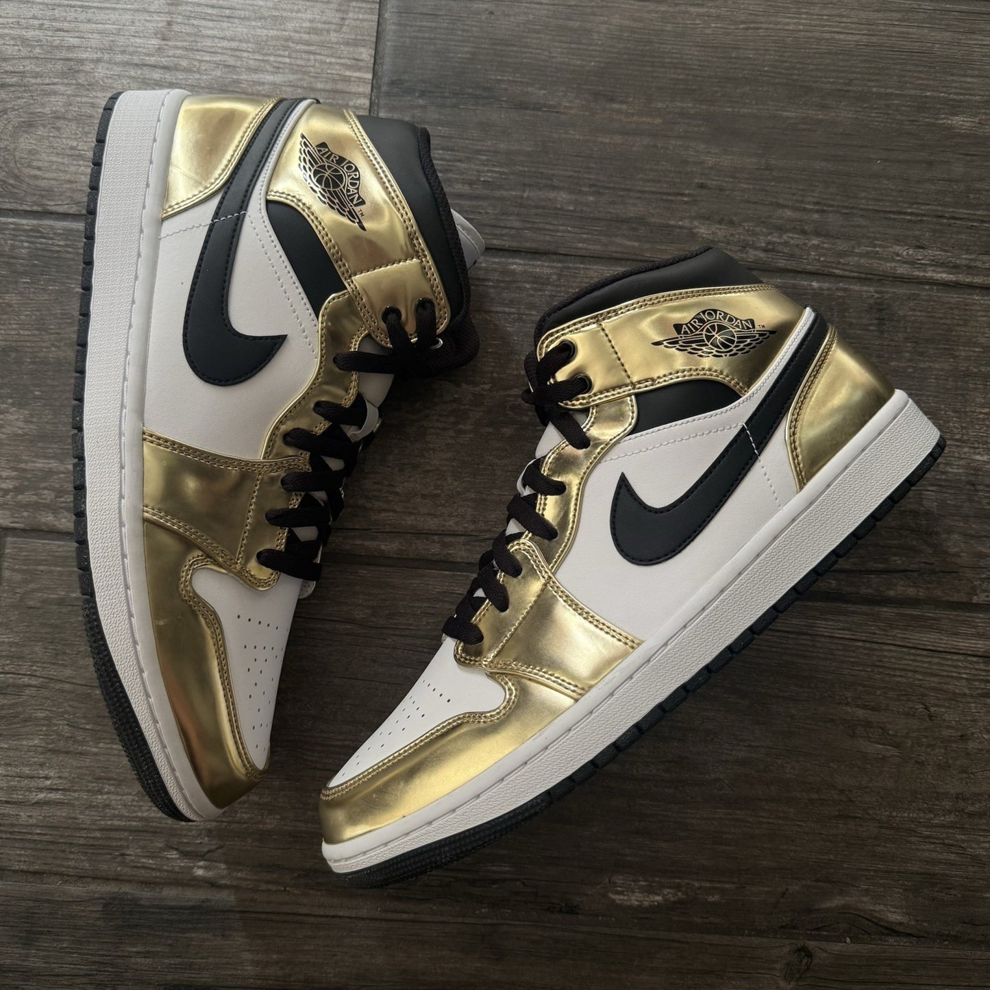 NIKE AIR JORDAN 1 MID SE METALLIC GOLD BLACK WHITE SZ 11.5 DC1419-700 SNEAKERS Yesterday's Fits Clothing Fashion Vintage Streetwear Fashion Item
