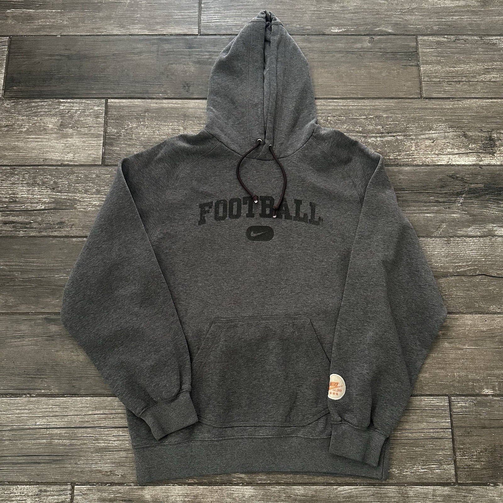 Y2K NIKE FOOTBALL PULLOVER GREY WORKOUT HOODIE SWEATSHIRT SZ M CENTER SWOOSH Yesterday's Fits Clothing Fashion Vintage Streetwear Fashion Item