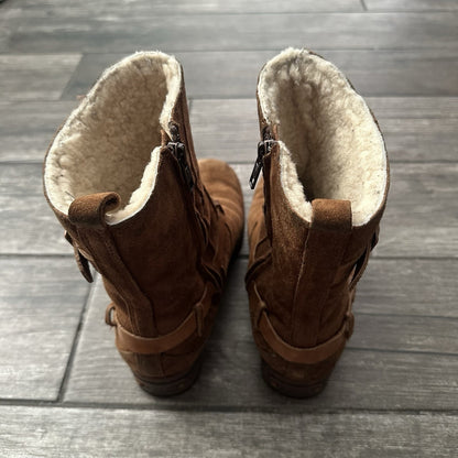 UGG AUSTRALIA 5604 ENDELL HARNESS BIKER BOOTS BROWN SUEDE NO BOX WMNS SZ 7.5 Yesterday's Fits Clothing Fashion Vintage Streetwear Fashion Item