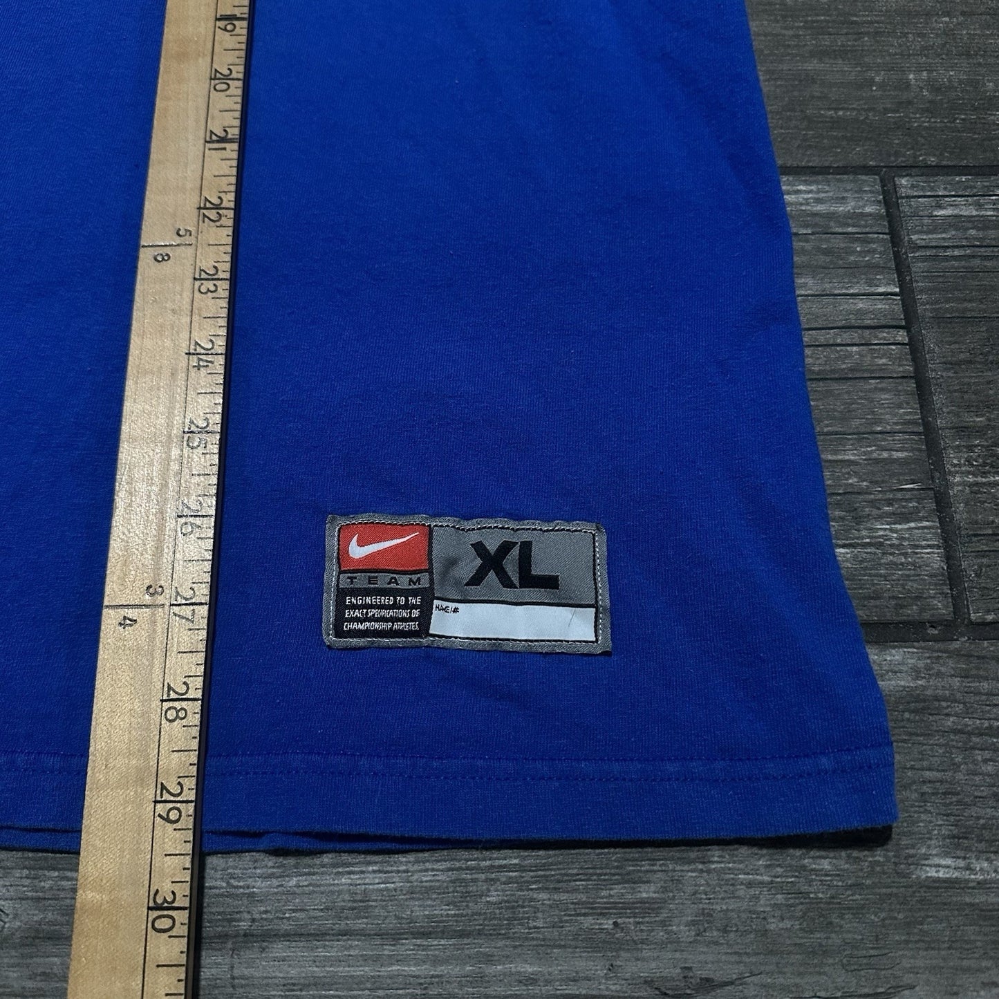 VTG NIKE CHICAGO CUBS CENTER SWOOSH SHORT SLEEVE T-SHIRT SZ XL DISTRESSED Yesterday's Fits Clothing Fashion Vintage Streetwear Fashion Item