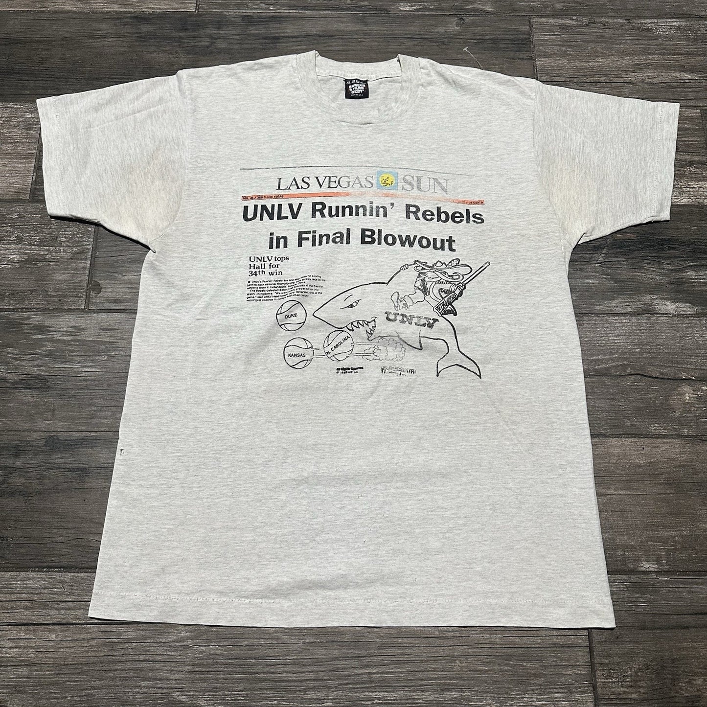 VTG LAS VEGAS NEWSPAPER UNLV RUNNIN' REBELS BASKETBALL T-SHIRT SCREEN STARS XL Yesterday's Fits Clothing Fashion Vintage Streetwear Fashion Item