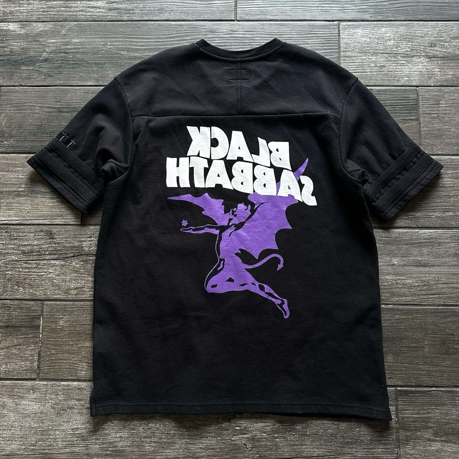 DC BLACK SABBATH HEAVYWEIGHT V-NECK SHIRT FOOTBALL JERSEY OVERSIZED OZZY SZ M Yesterday's Fits Clothing Fashion Vintage Streetwear Fashion Item