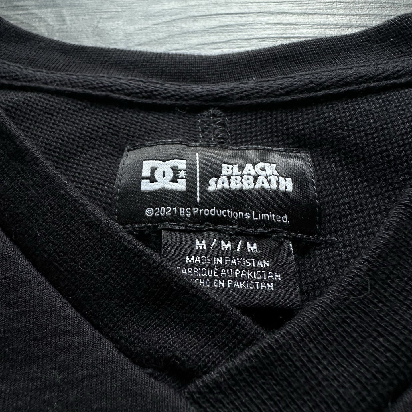 DC BLACK SABBATH HEAVYWEIGHT V-NECK SHIRT FOOTBALL JERSEY OVERSIZED OZZY SZ M Yesterday's Fits Clothing Fashion Vintage Streetwear Fashion Item