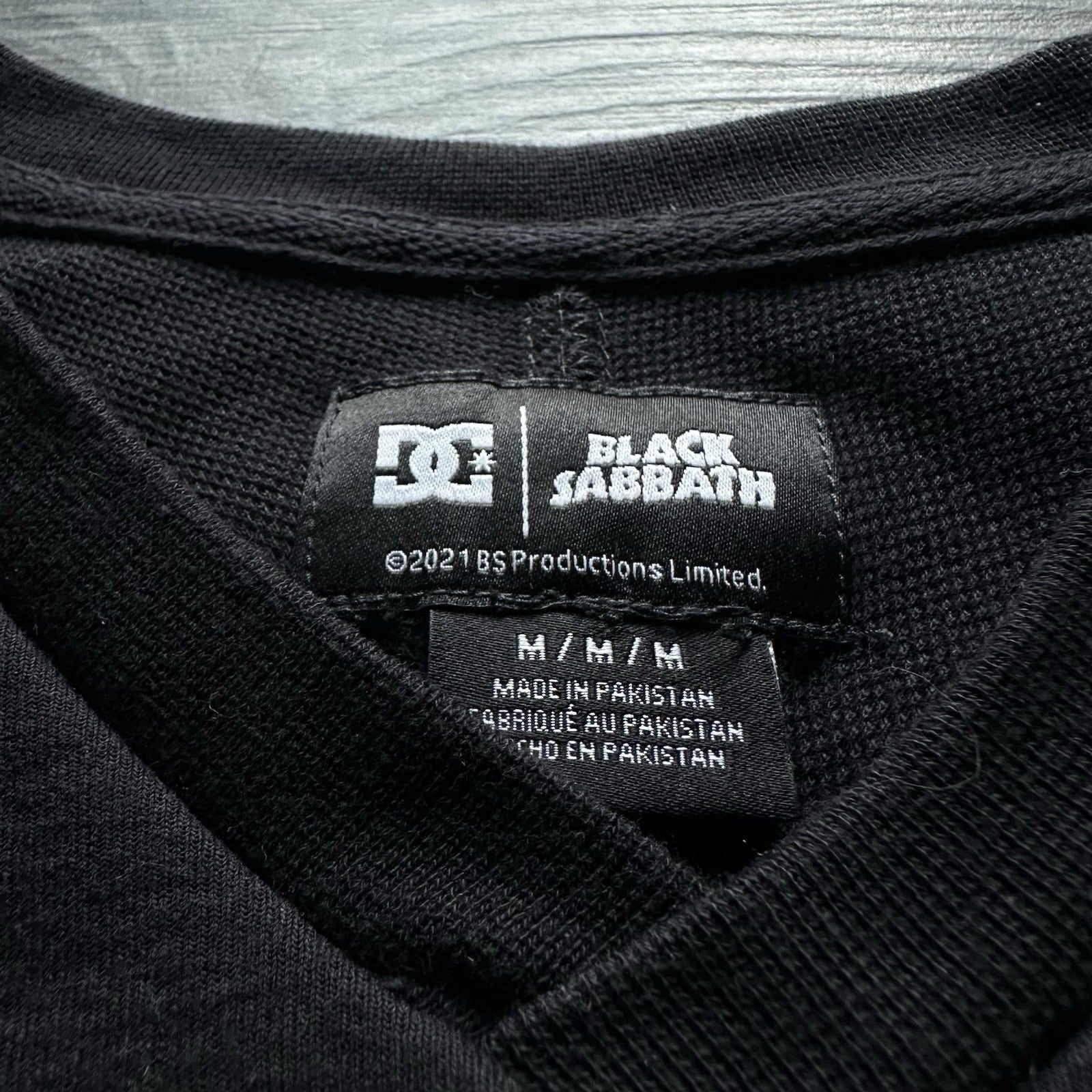 DC BLACK SABBATH HEAVYWEIGHT V-NECK SHIRT FOOTBALL JERSEY OVERSIZED OZZY SZ M Yesterday's Fits Clothing Fashion Vintage Streetwear Fashion Item