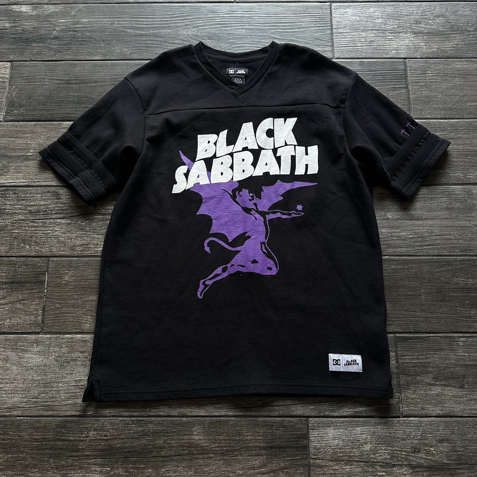 DC BLACK SABBATH HEAVYWEIGHT V-NECK SHIRT FOOTBALL JERSEY OVERSIZED OZZY SZ M Yesterday's Fits Clothing Fashion Vintage Streetwear Fashion Item