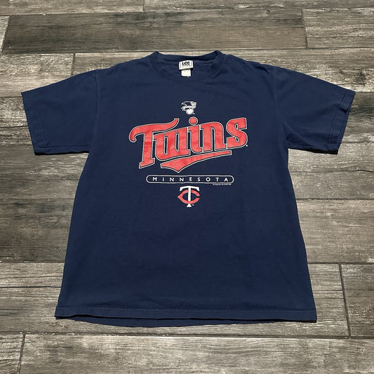 Y2K LEE SPORT MINNESOTA TWINS BASEBALL BLUE T-SHIRT SZ L 2006 Y2K MLB Yesterday's Fits Clothing Fashion Vintage Streetwear Fashion Item