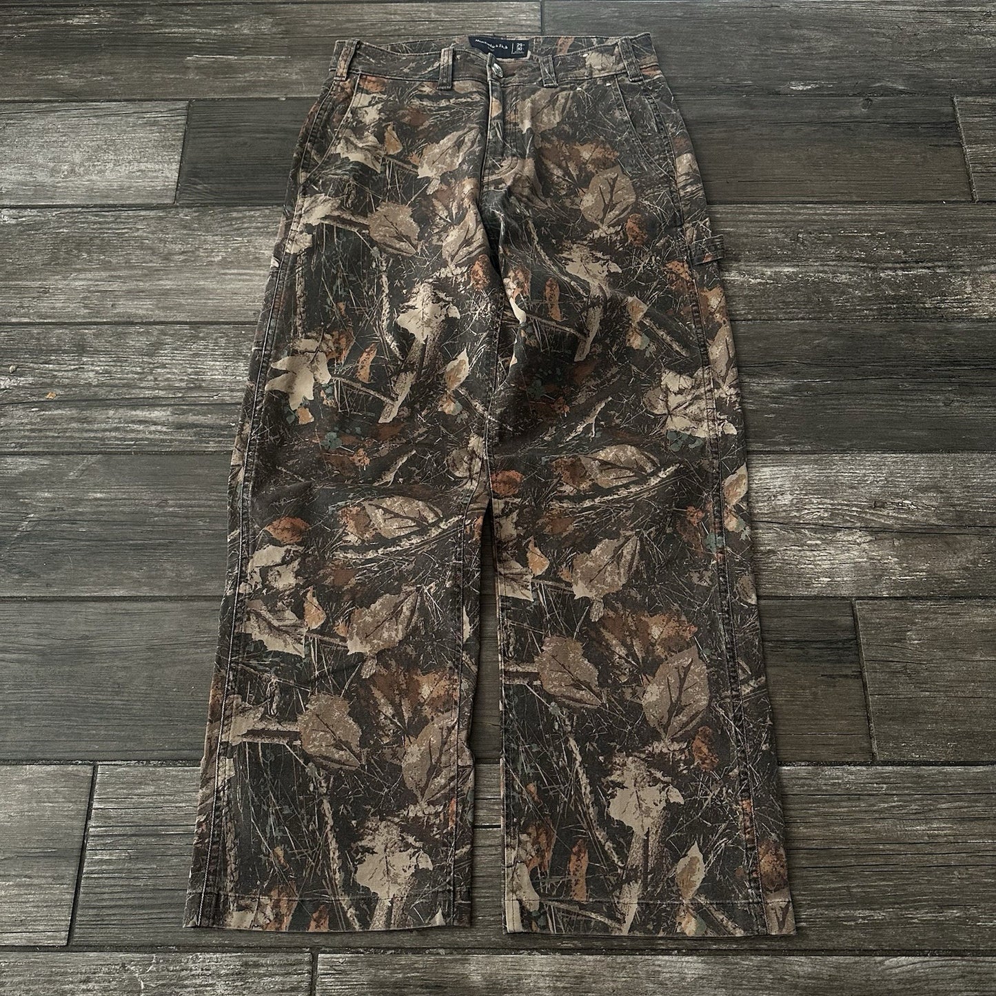 ABERCROMBIE & FITCH BAGGY CANVAS LEAF CAMO WIDE LEG PANTS SZ 29X30 BROWN Yesterday's Fits Clothing Fashion Vintage Streetwear Fashion Item