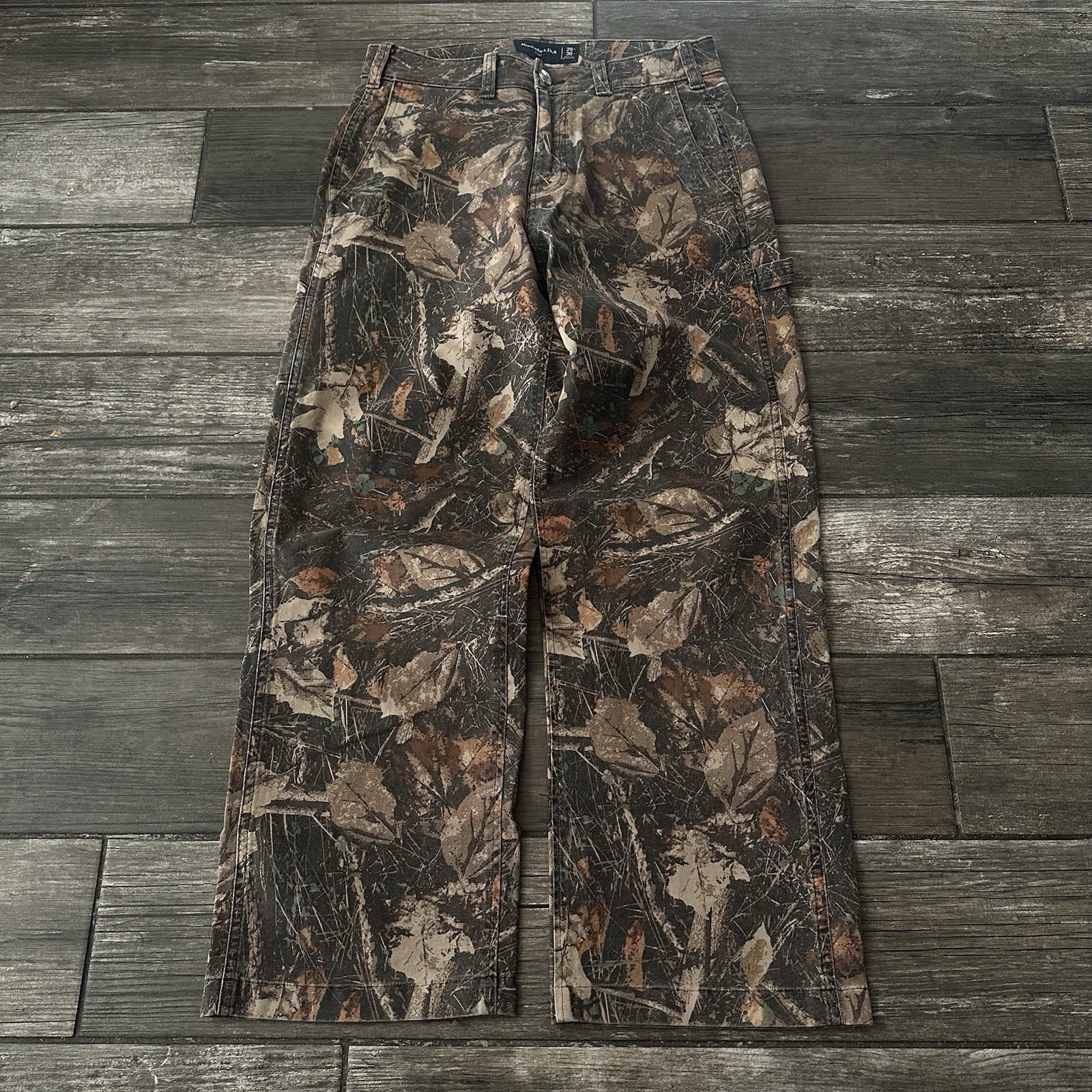 ABERCROMBIE & FITCH BAGGY CANVAS LEAF CAMO WIDE LEG PANTS SZ 29X30 BROWN Yesterday's Fits Clothing Fashion Vintage Streetwear Fashion Item