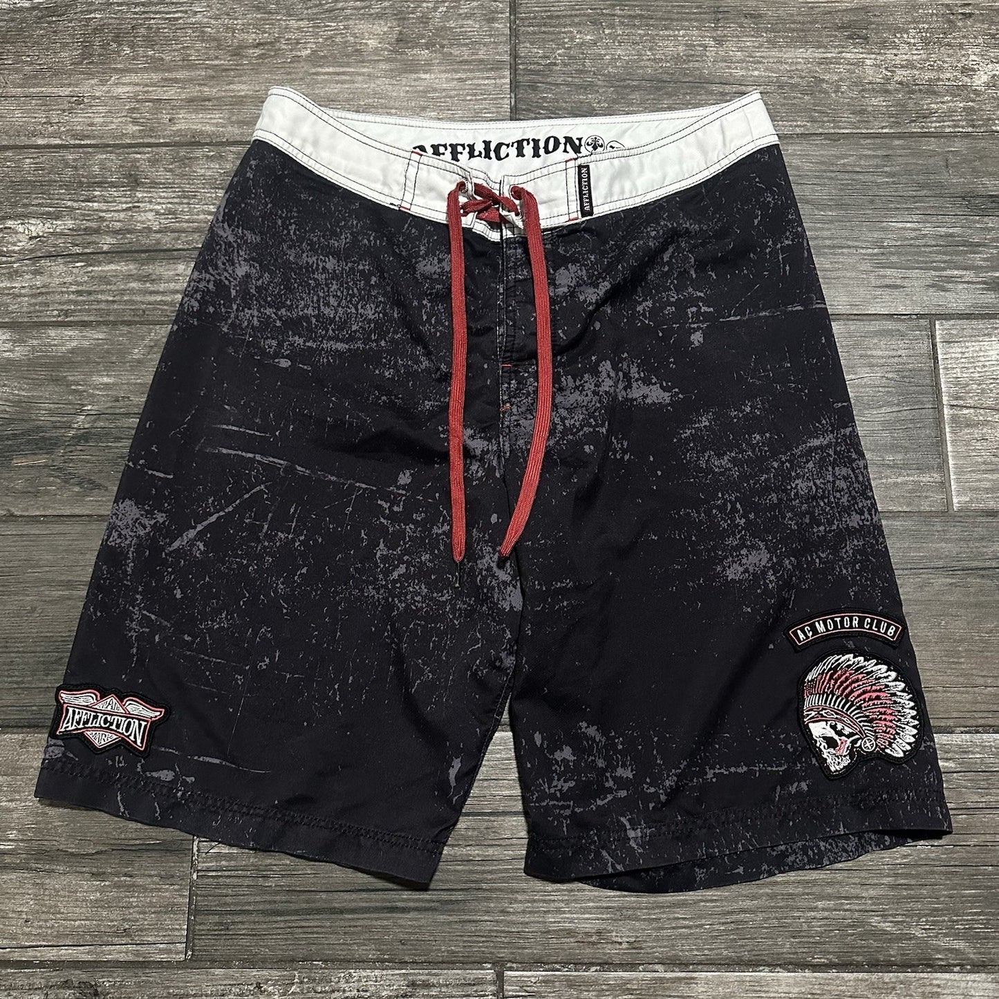 Y2K AFFLICTION AOP BLACK BAGGY BOARD SHORTS MEN’S 32 SWIM TRUNKS NO LINER RED Affliction Clothing Fashion Vintage Streetwear Fashion Item