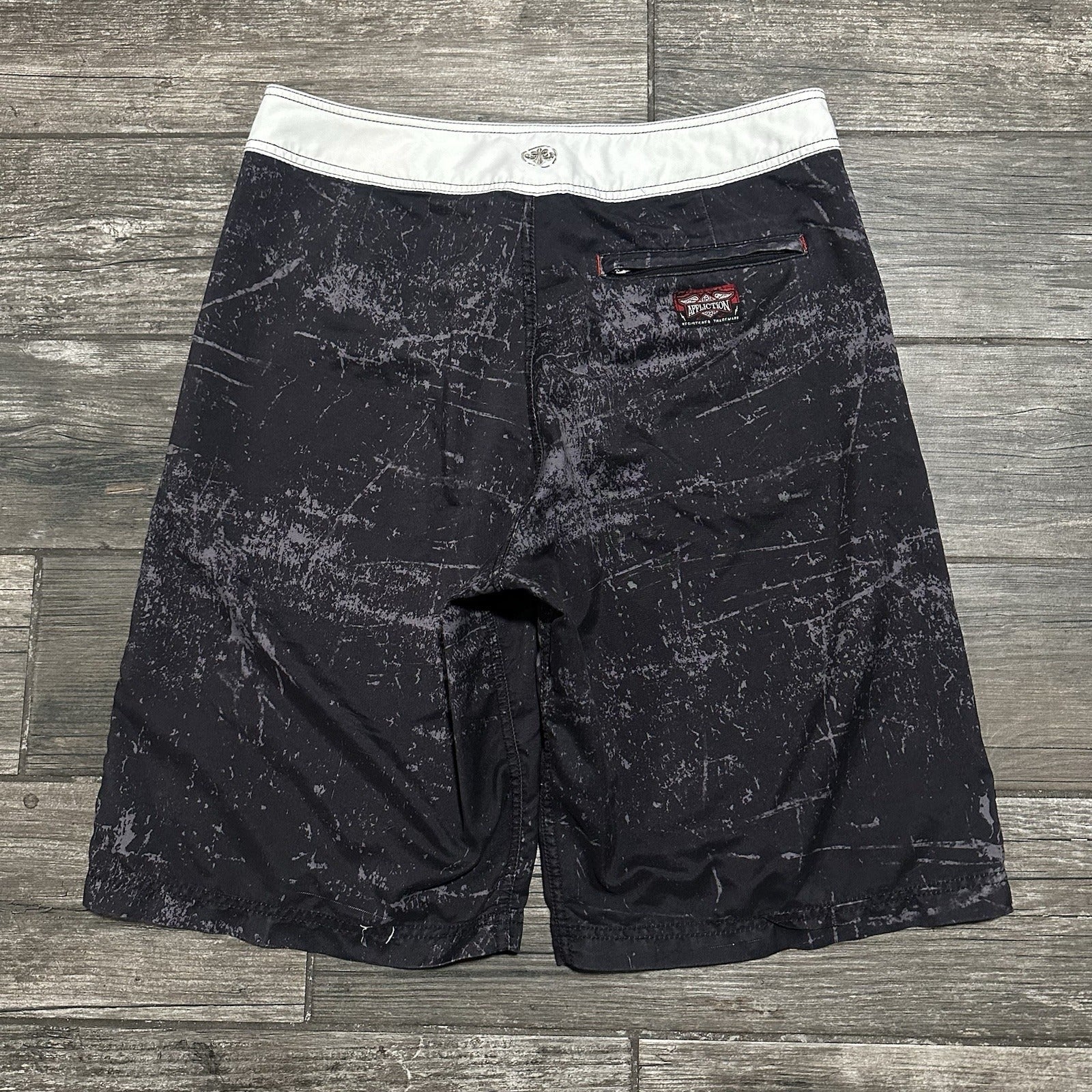 Y2K AFFLICTION AOP BLACK BAGGY BOARD SHORTS MEN’S 32 SWIM TRUNKS NO LINER RED Affliction Clothing Fashion Vintage Streetwear Fashion Item