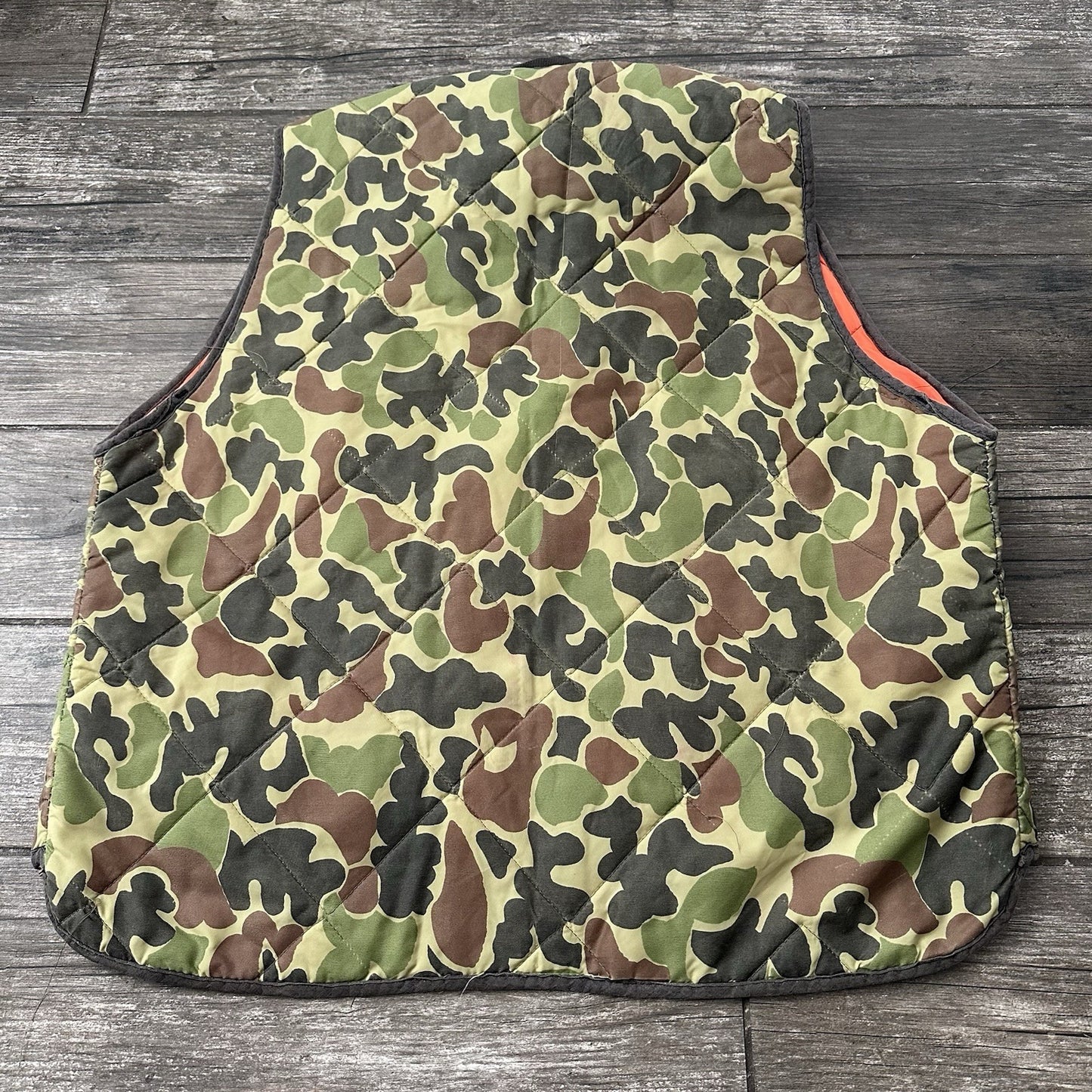 VTG 80s GREEN DUCK CAMO HUNTING ZIP UP PUFFER VEST ORANGE LINED FITS SZ L