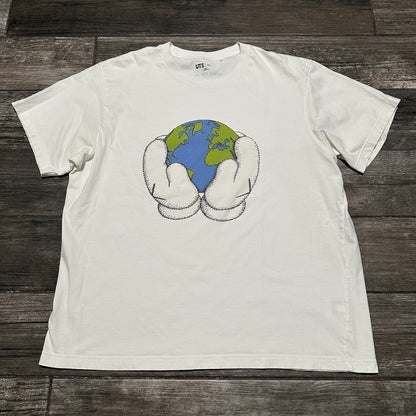 KAWS UNIQLO PEACE FOR ALL WHITE T-SHIRT SZ XXL WORLD HANDS SHORT SLEEVE Yesterday's Fits Clothing Fashion Vintage Streetwear Fashion Item