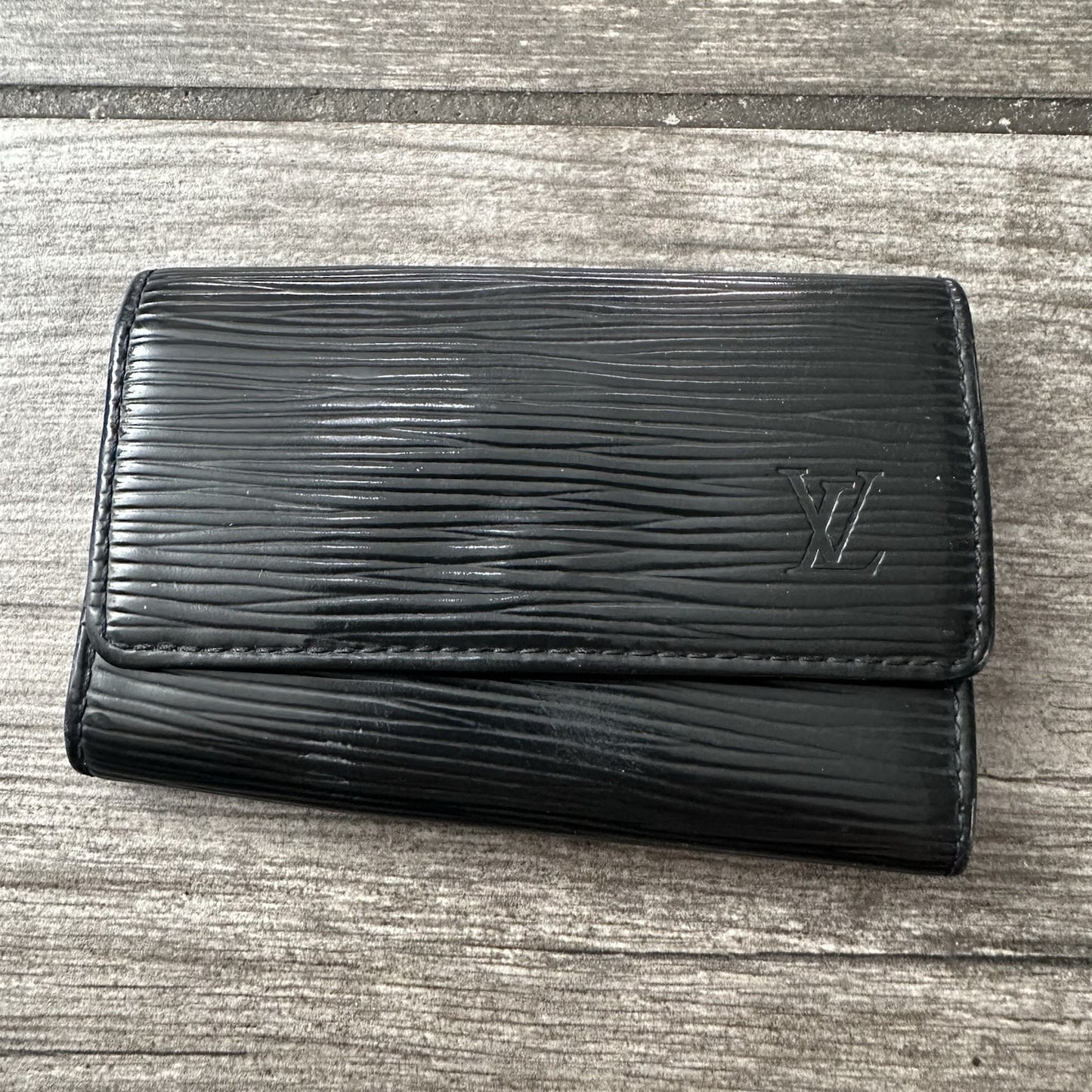 2005 LOUIS VUITTON BLACK EPI LEATHER 6 KEY MUTICLES HOLDER CA0025 AUTHENTIC (J) Yesterday's Fits Clothing Fashion Vintage Streetwear Fashion Item