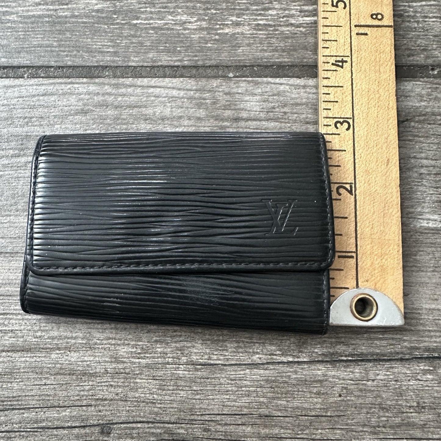 2005 LOUIS VUITTON BLACK EPI LEATHER 6 KEY MUTICLES HOLDER CA0025 AUTHENTIC (J) Yesterday's Fits Clothing Fashion Vintage Streetwear Fashion Item