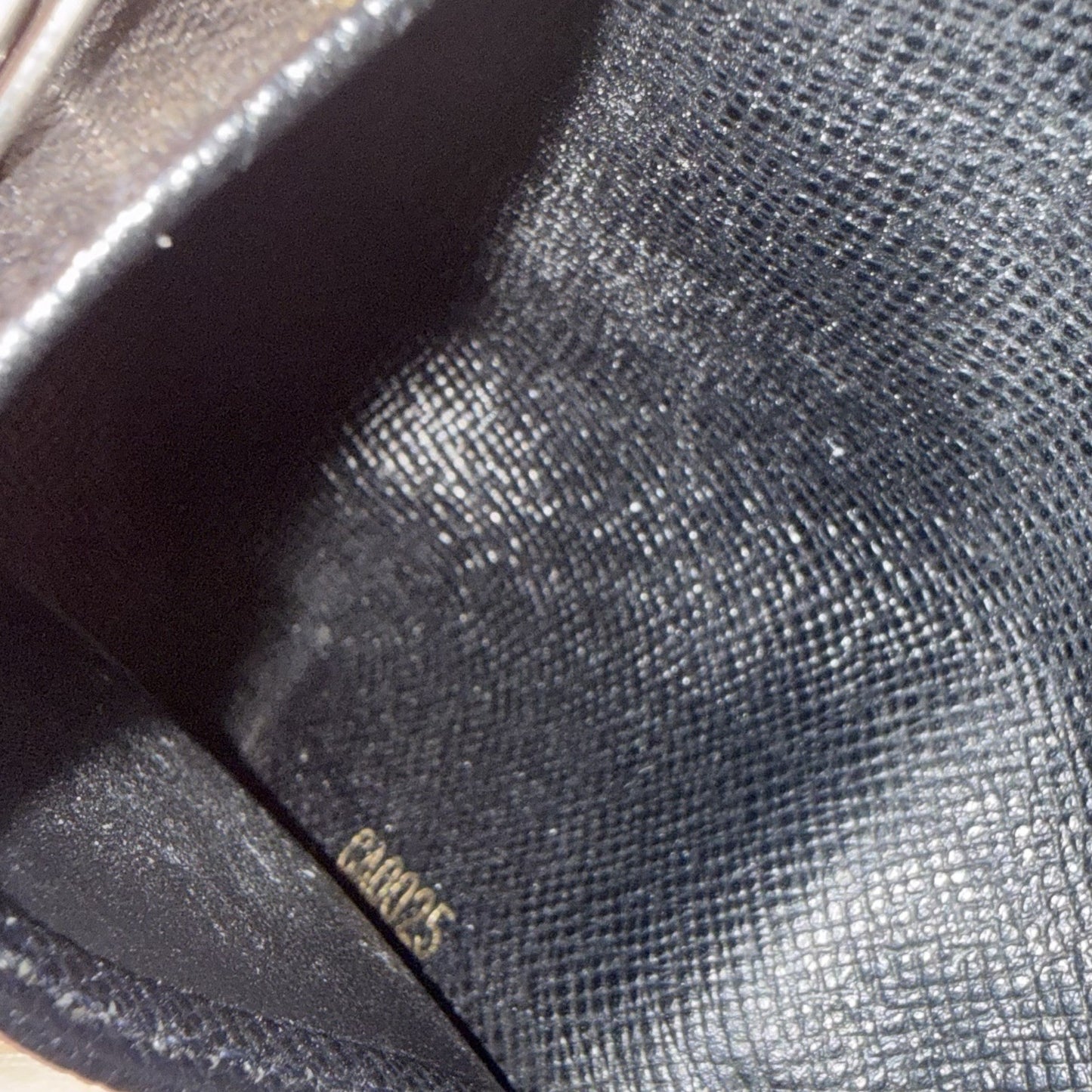 2005 LOUIS VUITTON BLACK EPI LEATHER 6 KEY MUTICLES HOLDER CA0025 AUTHENTIC (J) Yesterday's Fits Clothing Fashion Vintage Streetwear Fashion Item