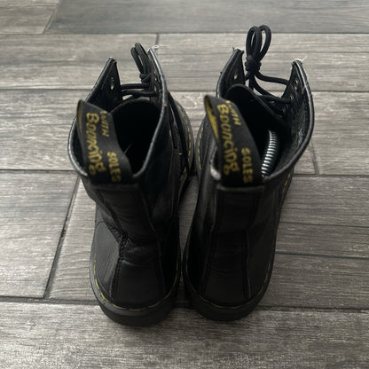 VTG DR MARTENS ORIGINAL BOOTS BLACK LEATHER DISTRESSED FITS SZ 8 NO BOX Yesterday's Fits Clothing Fashion Vintage Streetwear Fashion Item