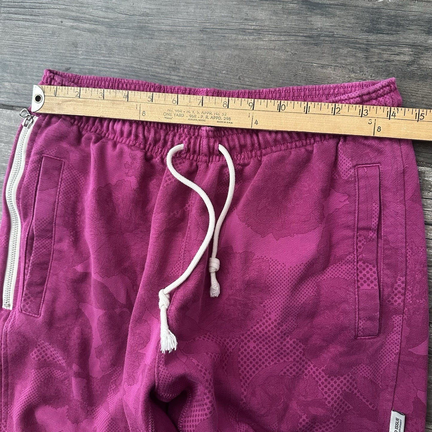 NIKE BASKETBALL STANDARD ISSUE PURPLE JOGGER TRAINING SWEATS SWEAT PANTS SZ M Yesterday's Fits Clothing Fashion Vintage Streetwear Fashion Item