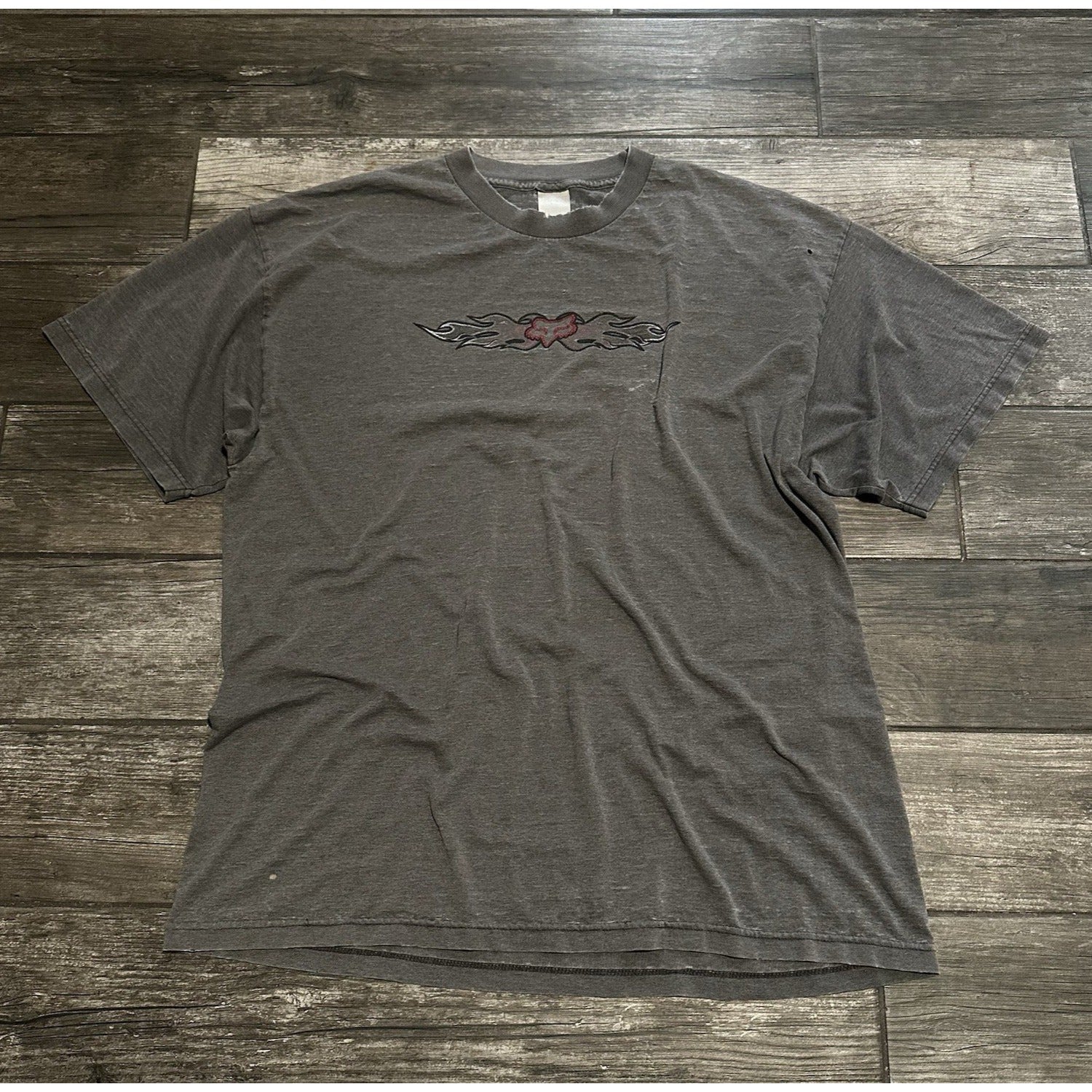 VTG FOX MOTORSPORTS GREY FADED DISTRESSED FLAMES LOGO T-SHIRT BAGGY FADE Yesterday's Fits Clothing Fashion Vintage Streetwear Fashion Item