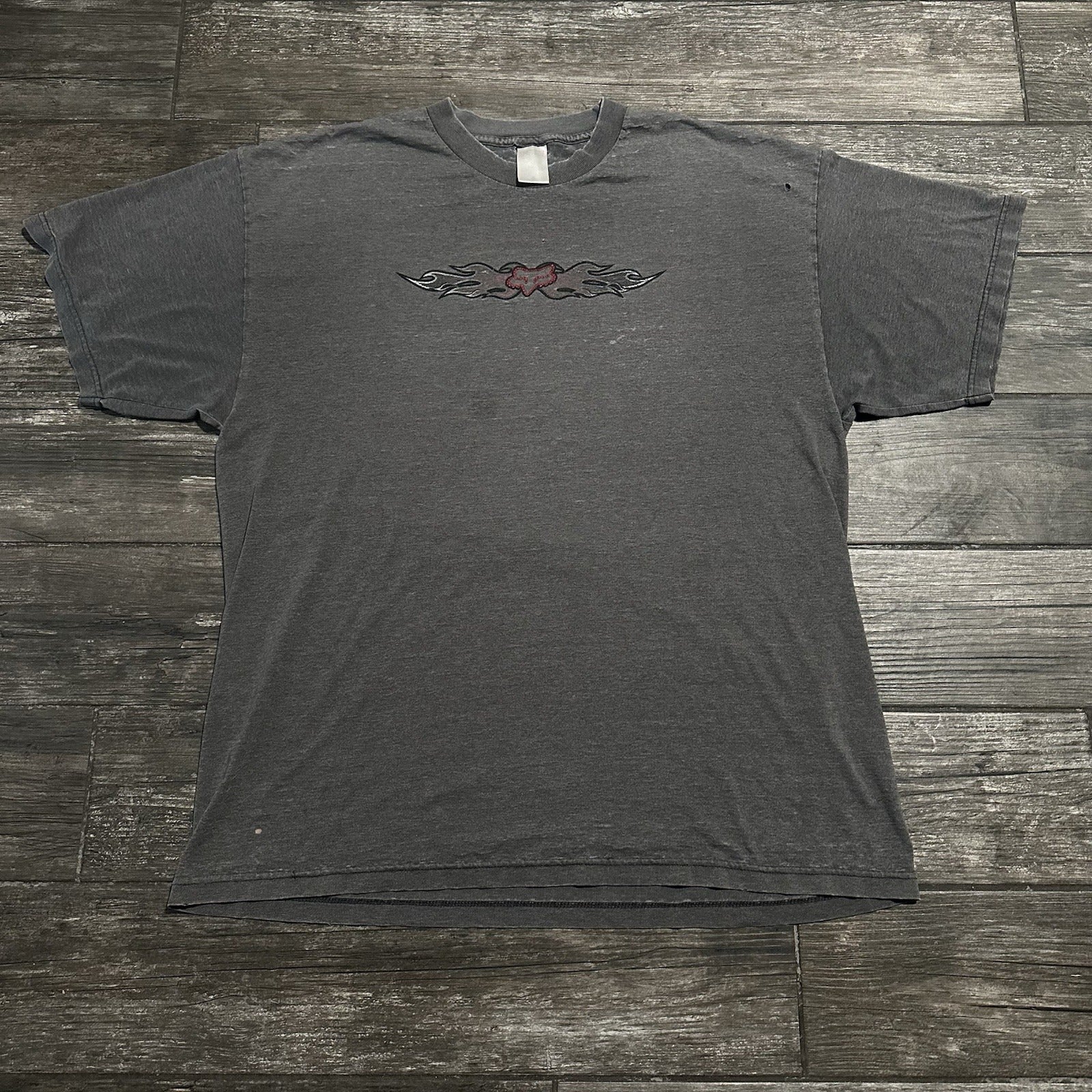 VTG FOX MOTORSPORTS GREY FADED DISTRESSED FLAMES LOGO T-SHIRT BAGGY FADE Yesterday's Fits Clothing Fashion Vintage Streetwear Fashion Item
