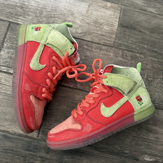 NIKE SB DUNK HI STRAWBERRY COUGH SZ 8 GREEN RED SNEAKERS NO BOX CW7093-600 Yesterday's Fits Clothing Fashion Vintage Streetwear Fashion Item