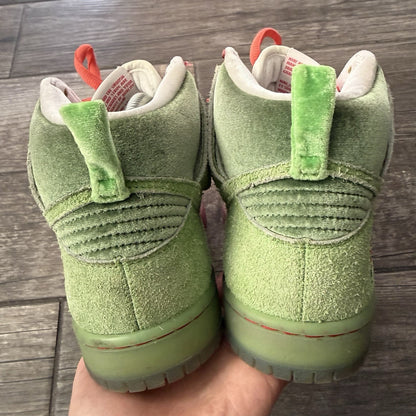 NIKE SB DUNK HI STRAWBERRY COUGH SZ 8 GREEN RED SNEAKERS NO BOX CW7093-600 Yesterday's Fits Clothing Fashion Vintage Streetwear Fashion Item