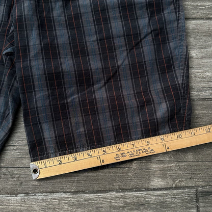 Y2K QUIKSILVER SKATE SURF PLAID CARGO SHORTS SZ 36 GREY BLUE RED Yesterday's Fits Clothing Fashion Vintage Streetwear Fashion Item