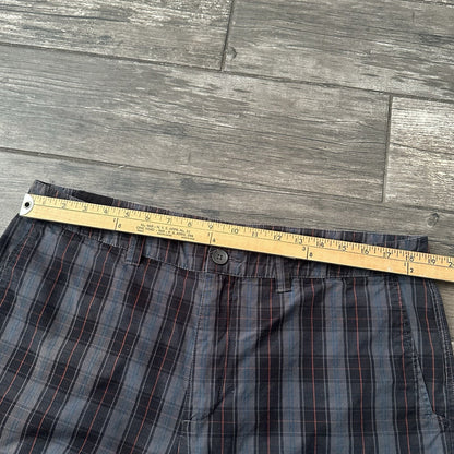 Y2K QUIKSILVER SKATE SURF PLAID CARGO SHORTS SZ 36 GREY BLUE RED Yesterday's Fits Clothing Fashion Vintage Streetwear Fashion Item