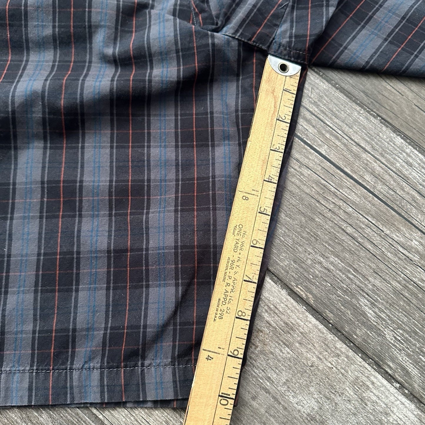 Y2K QUIKSILVER SKATE SURF PLAID CARGO SHORTS SZ 36 GREY BLUE RED Yesterday's Fits Clothing Fashion Vintage Streetwear Fashion Item