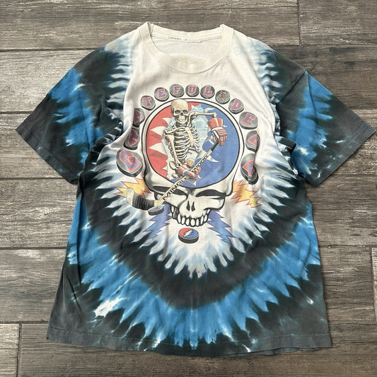 VTG GRATEFUL DEAD SKIING SKELETON WGITE BLUE BAND PROMO T-SHIRT TEE FITS SZ L Yesterday's Fits Clothing Fashion Vintage Streetwear Fashion Item