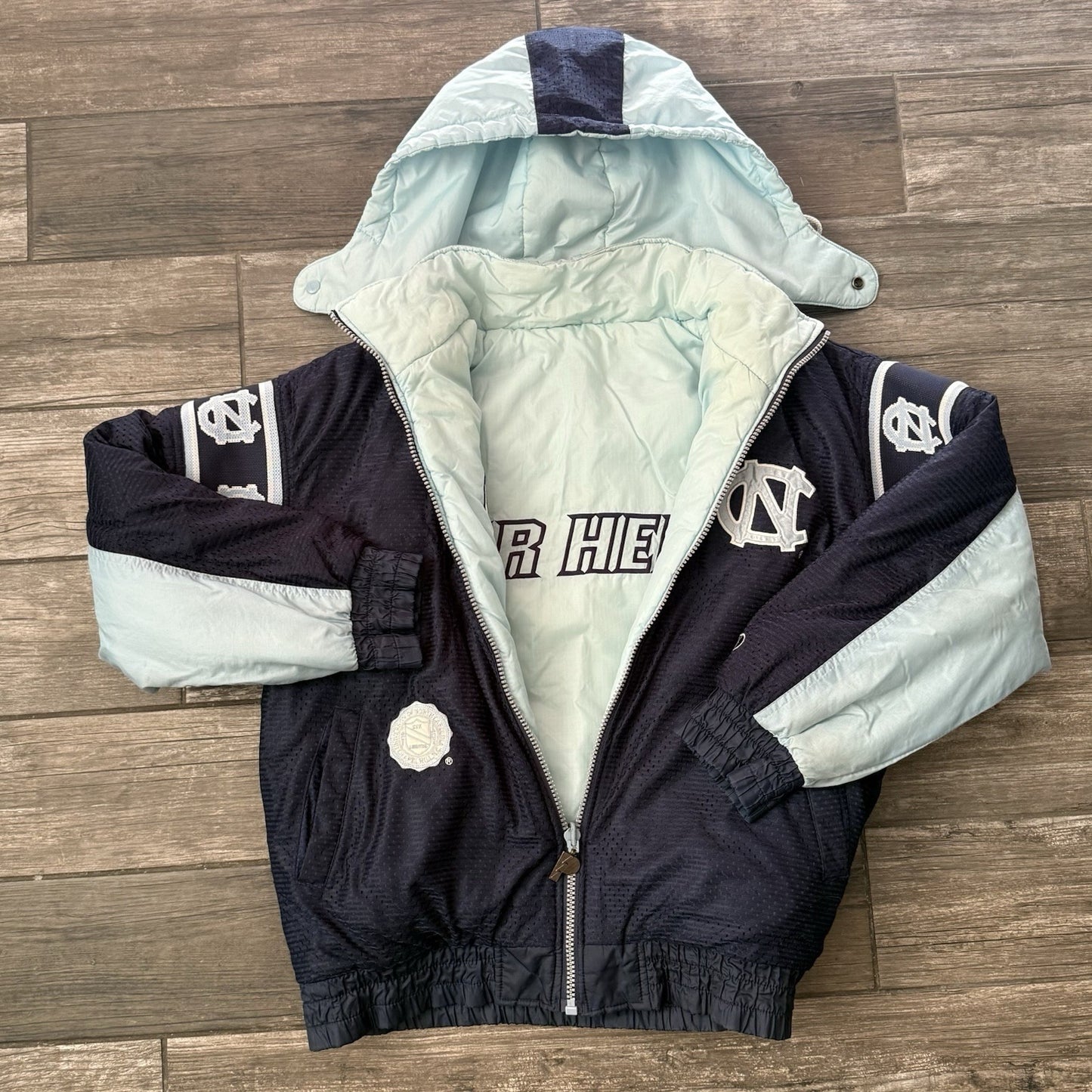 VTG PRO PLAYER UNC NORTH CAROLINA REVERSIBLE PUFFER COAT JACKET SZ L BLUE Yesterday's Fits Clothing Fashion Vintage Streetwear Fashion Item