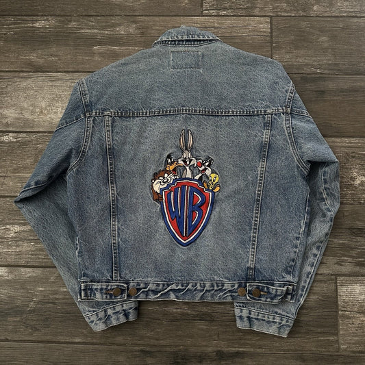VTG WARNER BROS ACME CLOTHING LOONEY TUNES BLUE DENIM TRUCKER JACKET SZ M Yesterday's Fits Clothing Fashion Vintage Streetwear Fashion Item