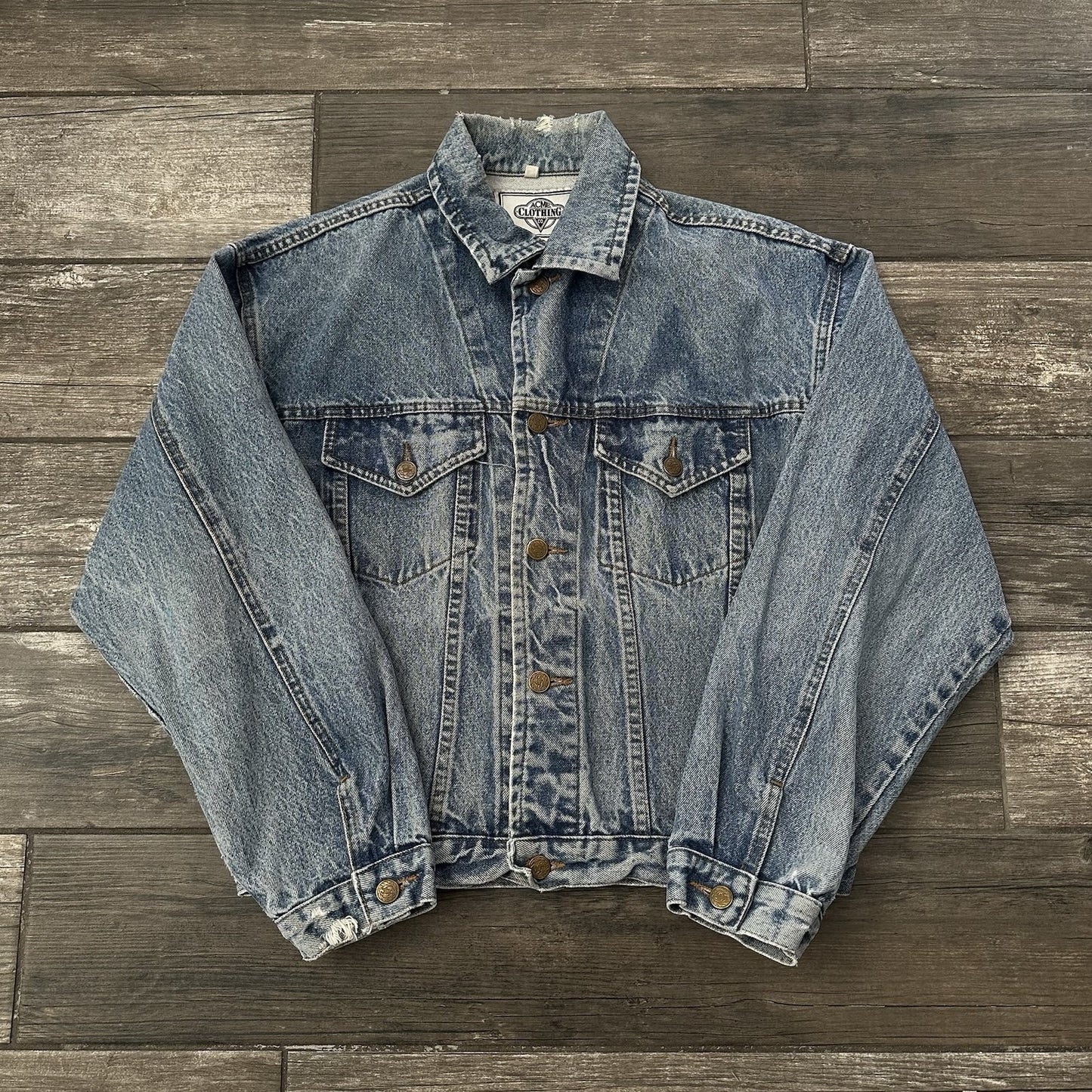 VTG WARNER BROS ACME CLOTHING LOONEY TUNES BLUE DENIM TRUCKER JACKET SZ M Yesterday's Fits Clothing Fashion Vintage Streetwear Fashion Item