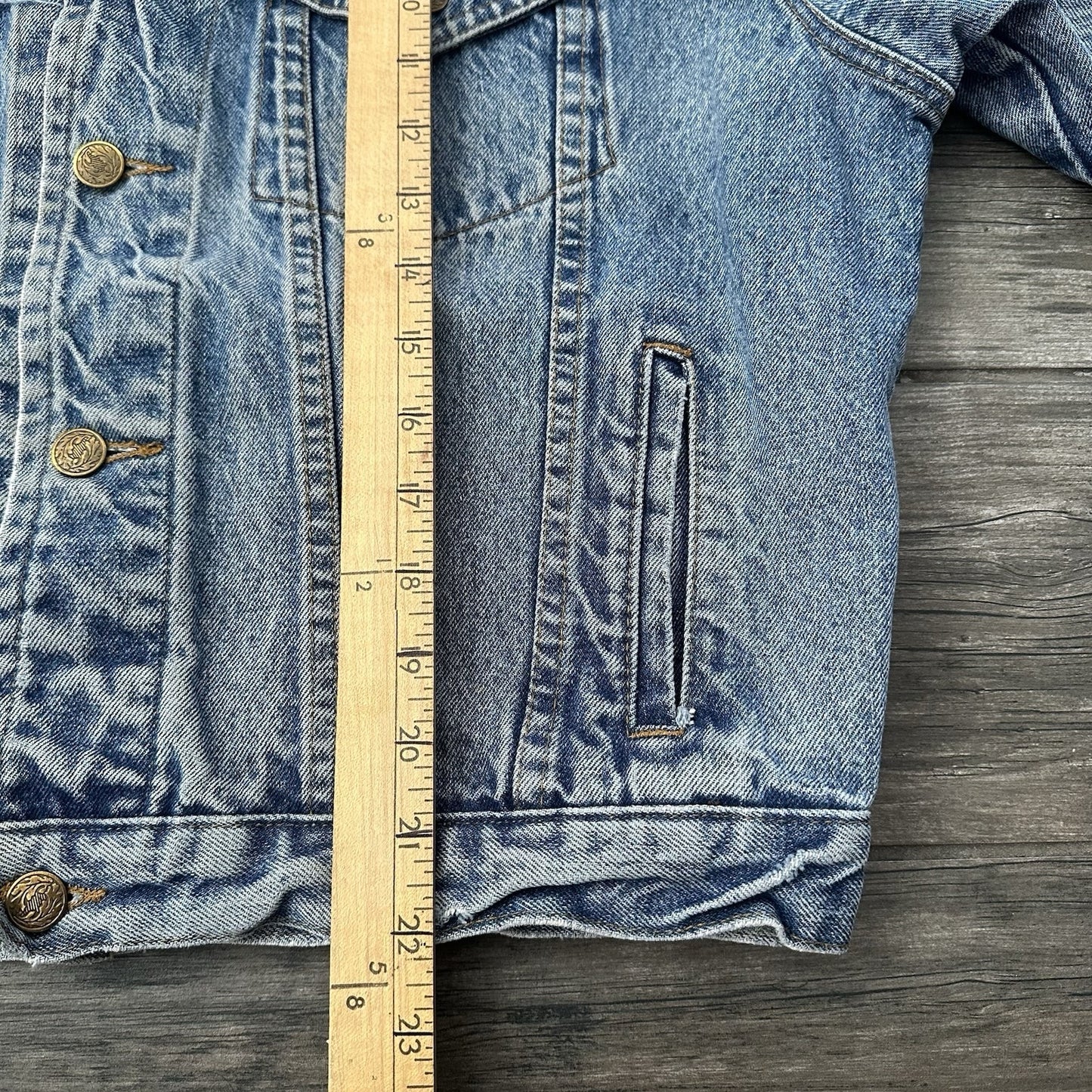 VTG WARNER BROS ACME CLOTHING LOONEY TUNES BLUE DENIM TRUCKER JACKET SZ M Yesterday's Fits Clothing Fashion Vintage Streetwear Fashion Item