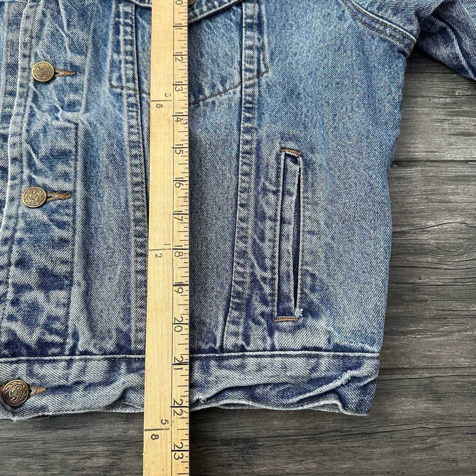 VTG WARNER BROS ACME CLOTHING LOONEY TUNES BLUE DENIM TRUCKER JACKET SZ M Yesterday's Fits Clothing Fashion Vintage Streetwear Fashion Item
