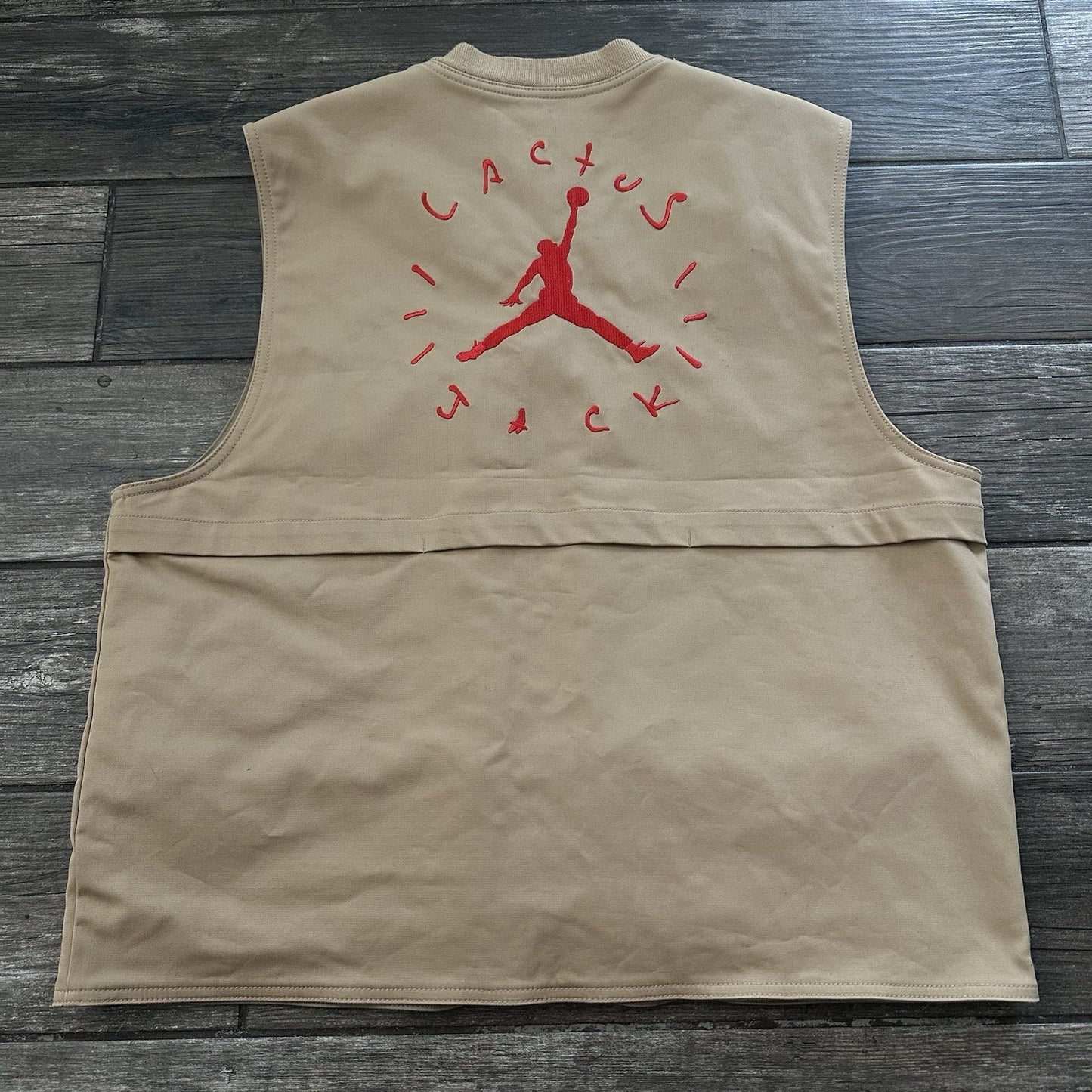 AIR JORDAN CACTUS JACK TAN UTILITY CARGO VEST SZ L CW3169-201 HIP-HOP PROMO (J) Yesterday's Fits Clothing Fashion Vintage Streetwear Fashion Item