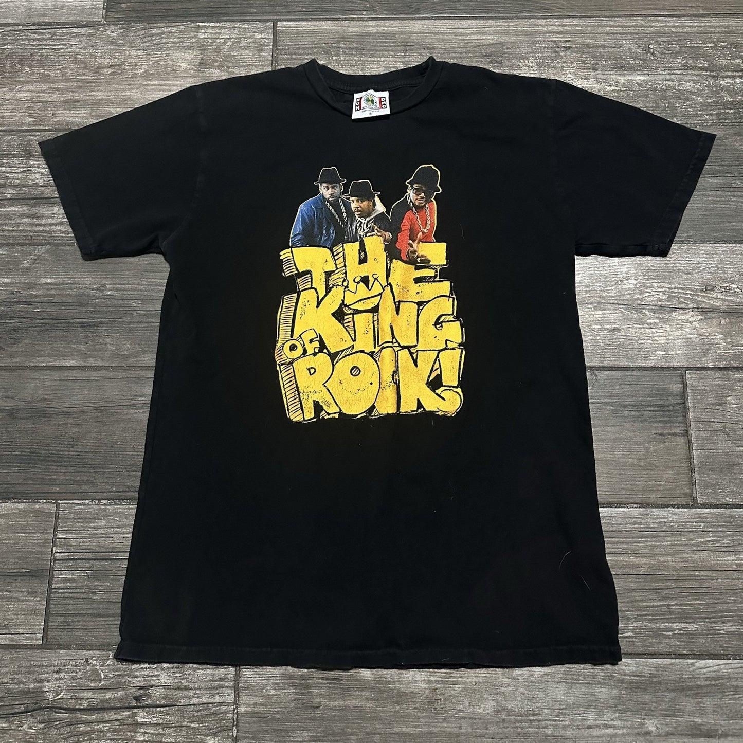 CROSS COLOURS RUN DMC THE KING OF ROCK BLACK GRAPHIC T-SHIRT TEE SZ S Yesterday's Fits Clothing Fashion Vintage Streetwear Fashion Item