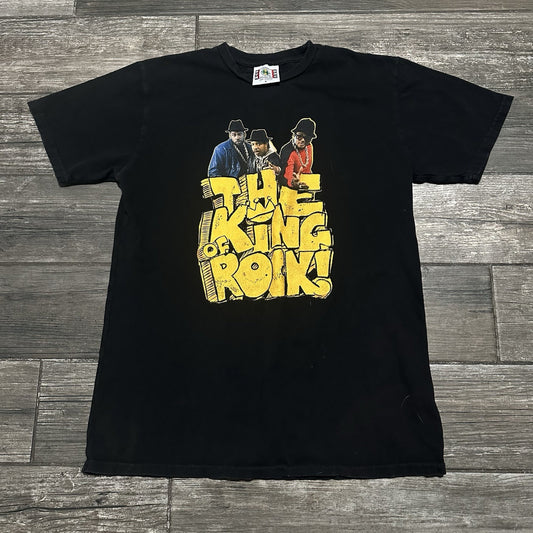 CROSS COLOURS RUN DMC THE KING OF ROCK BLACK GRAPHIC T-SHIRT TEE SZ S Yesterday's Fits Clothing Fashion Vintage Streetwear Fashion Item