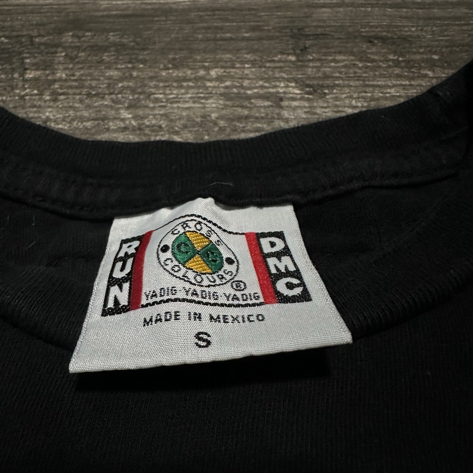 CROSS COLOURS RUN DMC THE KING OF ROCK BLACK GRAPHIC T-SHIRT TEE SZ S Yesterday's Fits Clothing Fashion Vintage Streetwear Fashion Item