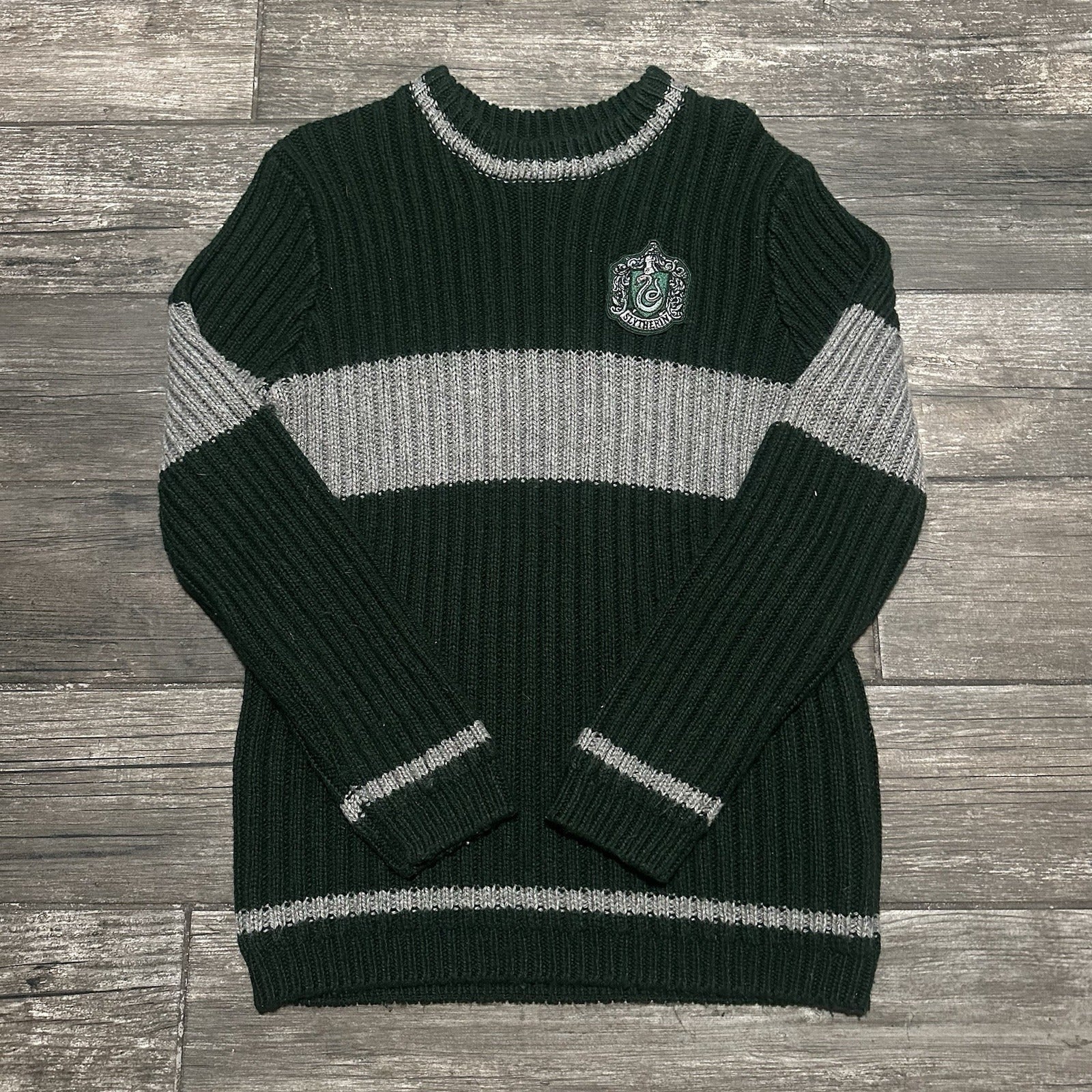HARRY POTTER SLYTHERIN GREEN GREY HEAVY CABLE KNIT SWEATER SZ S WIAZRDS Yesterday's Fits Clothing Fashion Vintage Streetwear Fashion Item
