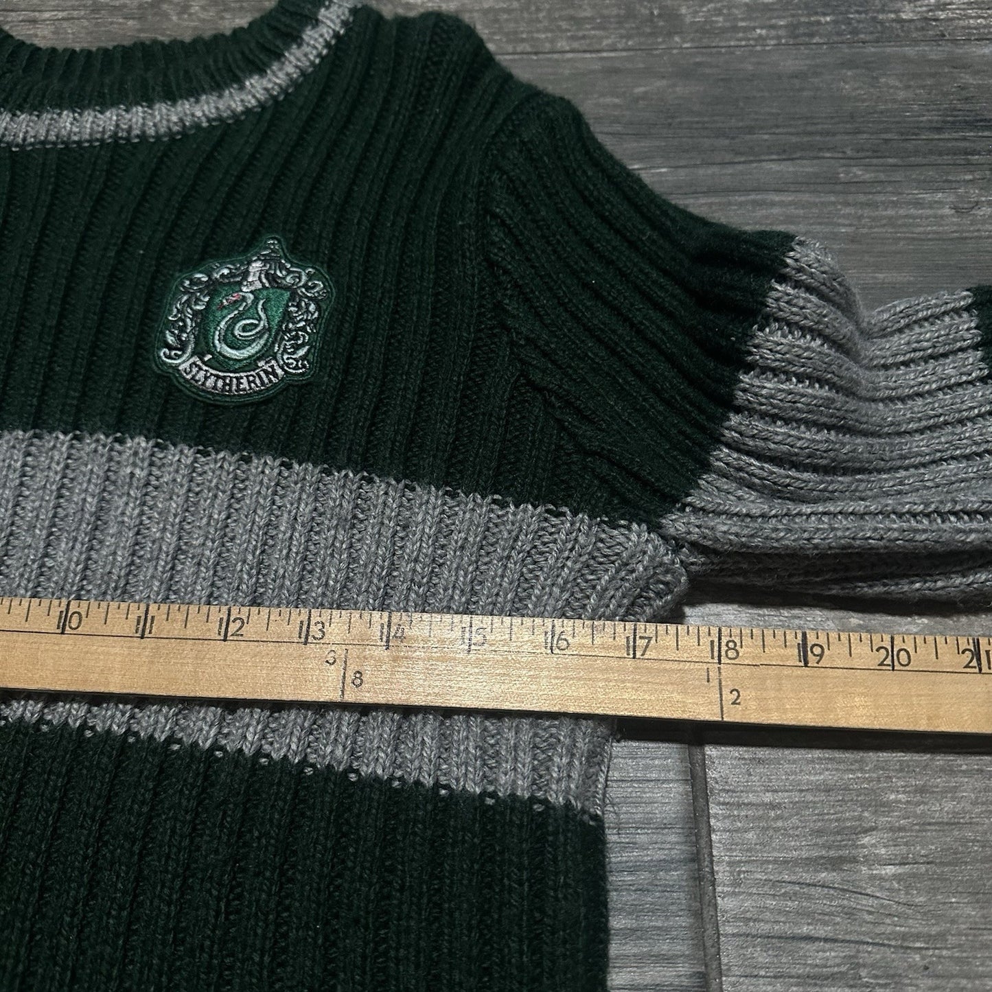 HARRY POTTER SLYTHERIN GREEN GREY HEAVY CABLE KNIT SWEATER SZ S WIAZRDS Yesterday's Fits Clothing Fashion Vintage Streetwear Fashion Item
