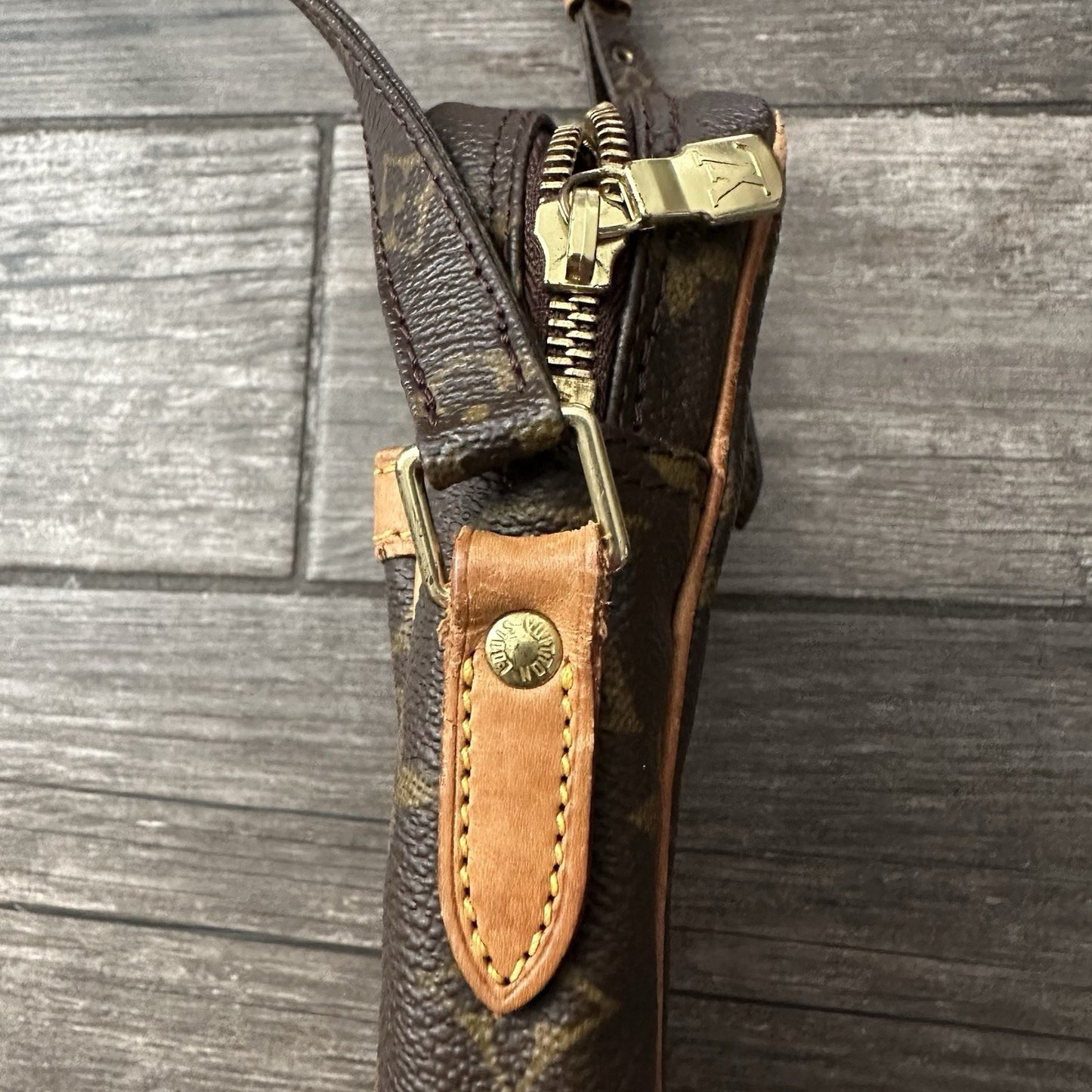 VTG 2000 LOUIS VUITTON DANUBE LEATHER SHOULDER SIDE BAG PURSE BROWN Y2K AOP Louis Vuitton Clothing Fashion Vintage Streetwear Fashion Item