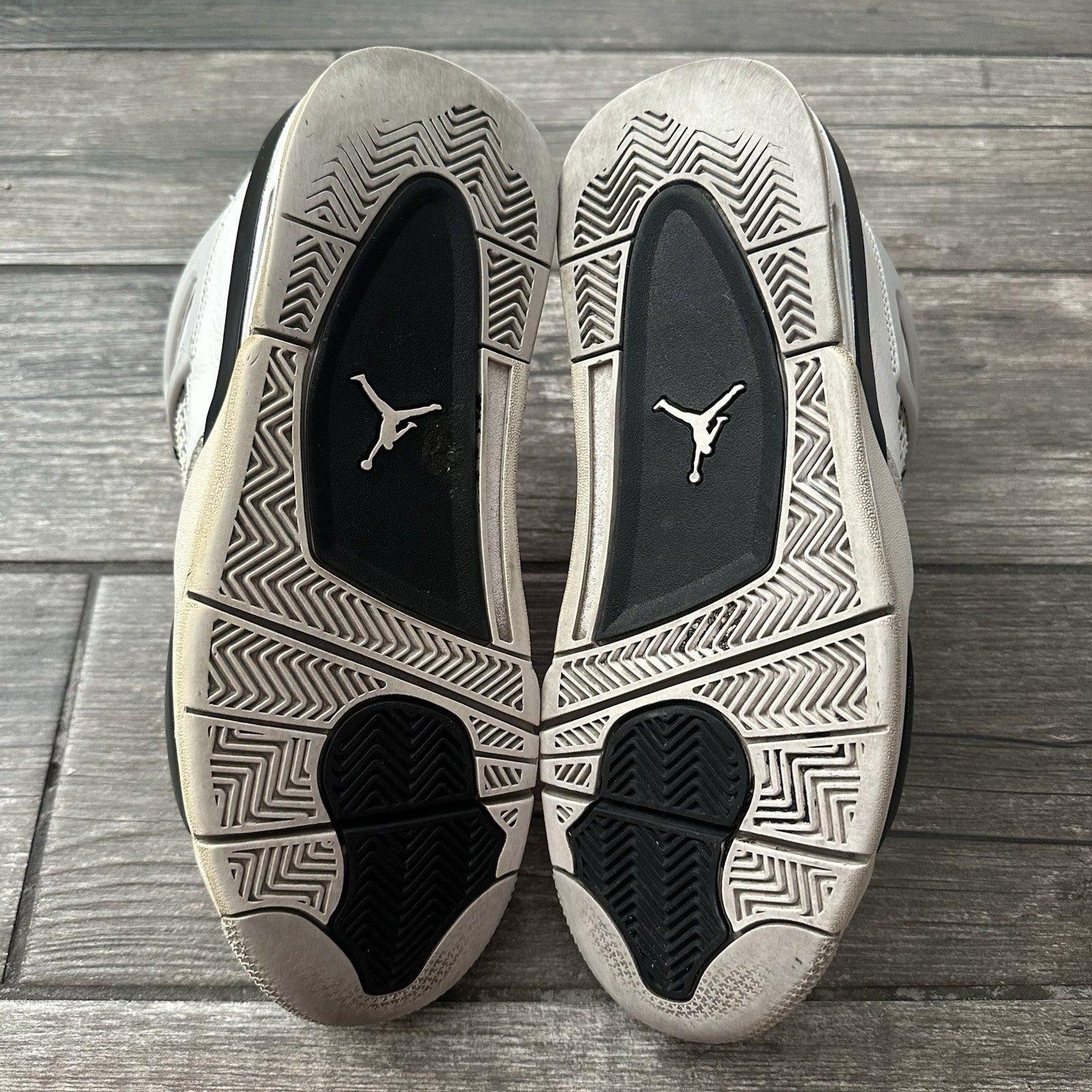AIR JORDAN 4 MILITARY BLACK WHITE CREAM DH6927 111 NO BOX 9 SNEAKERS SHOES S1 Yesterday's Fits Clothing Fashion Vintage Streetwear Fashion Item