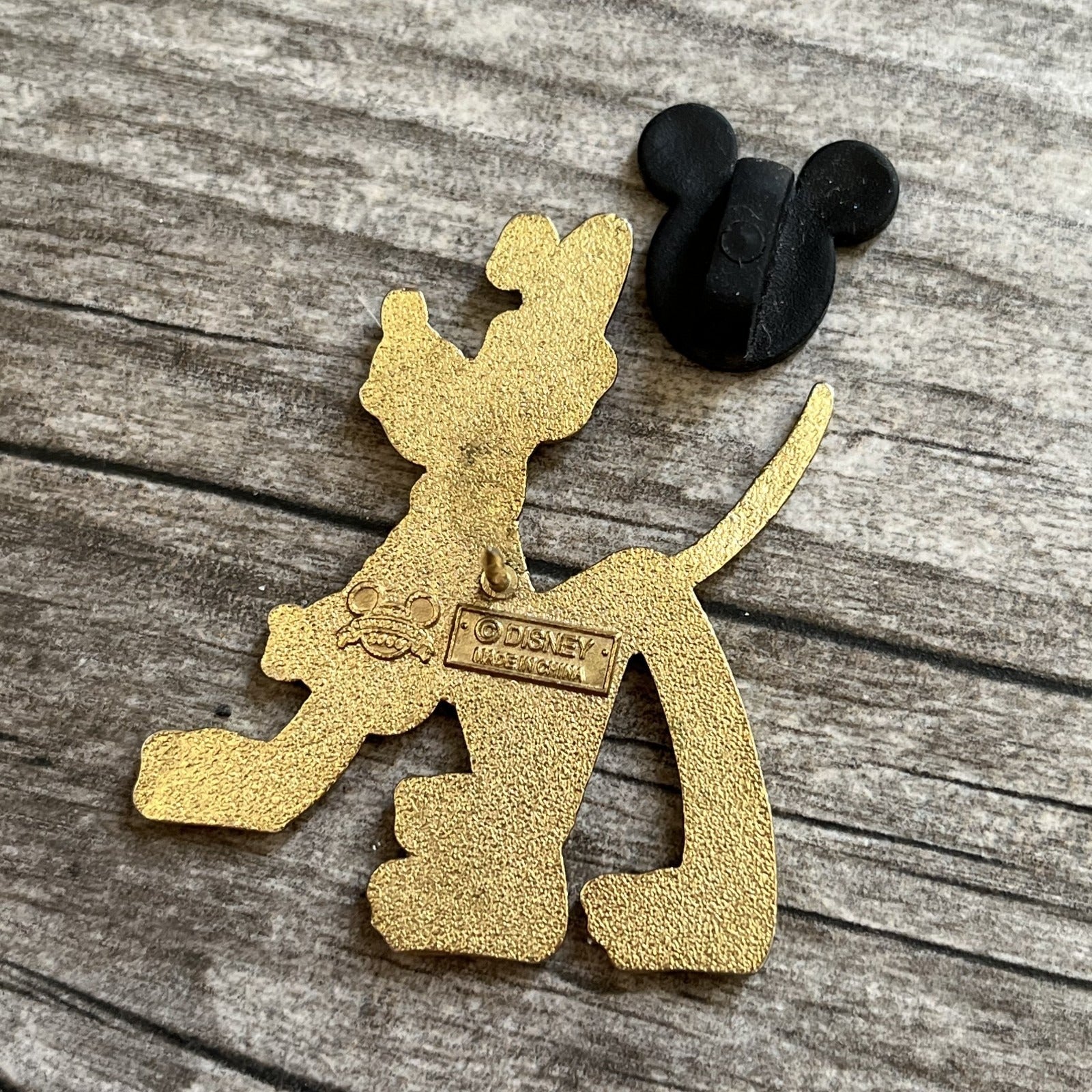 DISNEY PLUTO THE DOG RESCUE SERIES ENAMEL TRADING PIN NECK WATER FLASK Yesterday's Fits Clothing Fashion Vintage Streetwear Fashion Item